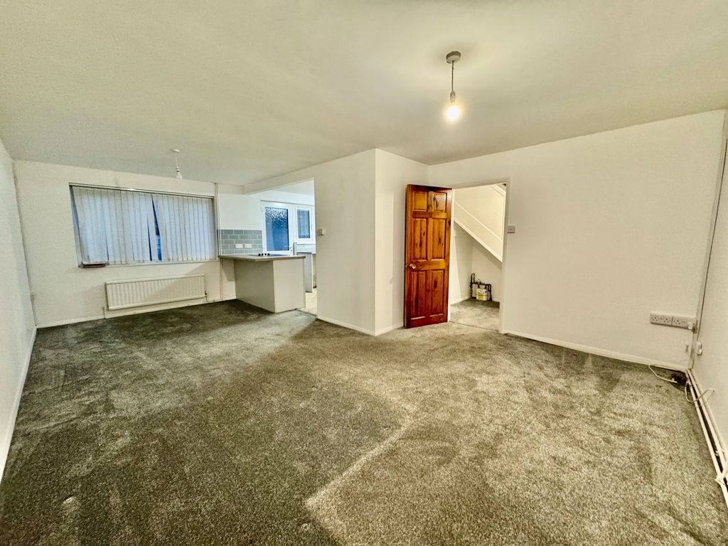 Property photo 3 of 25