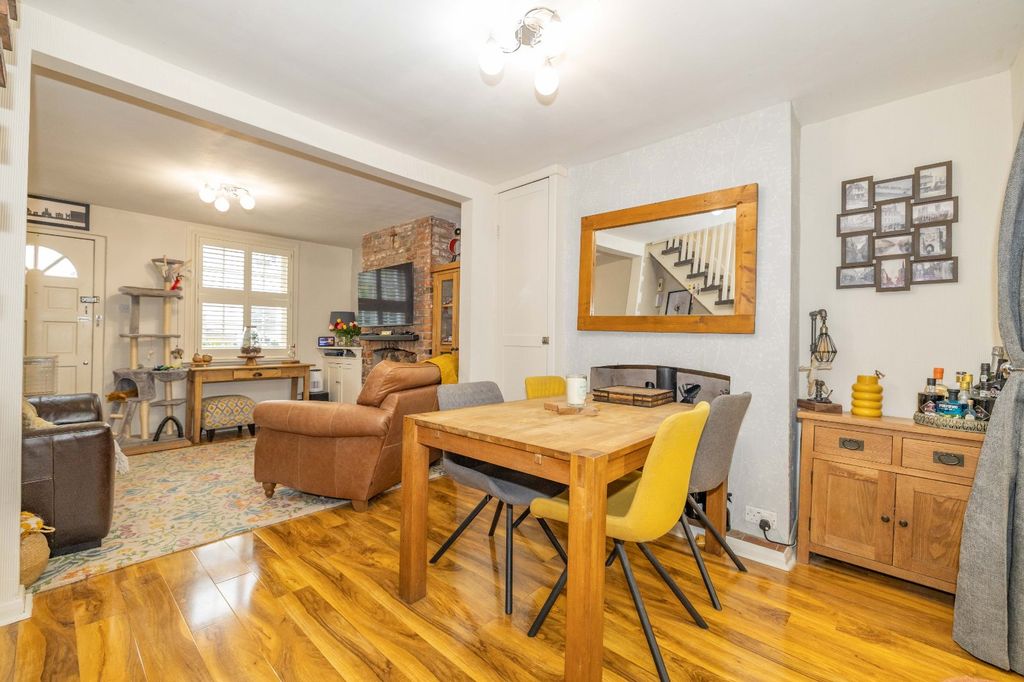 Property photo 3 of 8 Picture 3