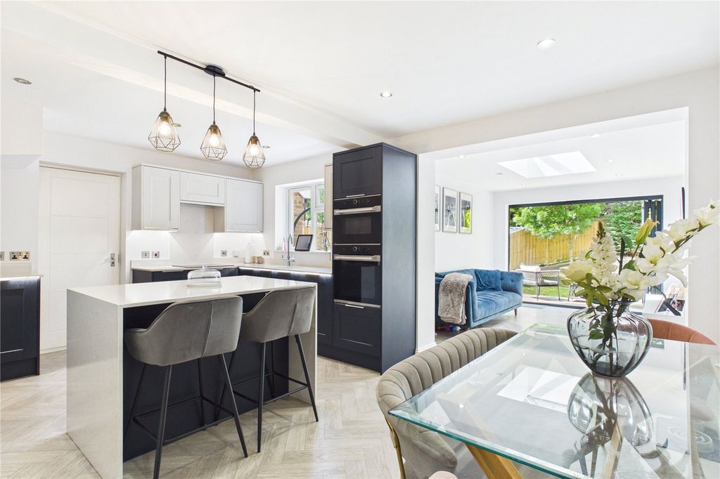 Property photo 3 of 22 Kitchen /Living/Dini
