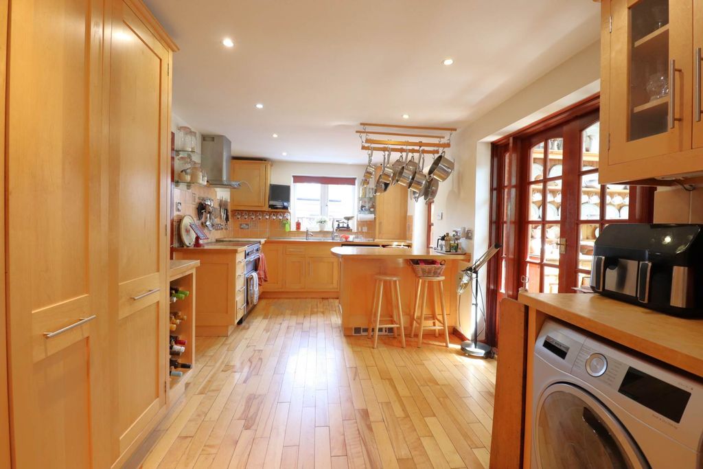 Property photo 3 of 16