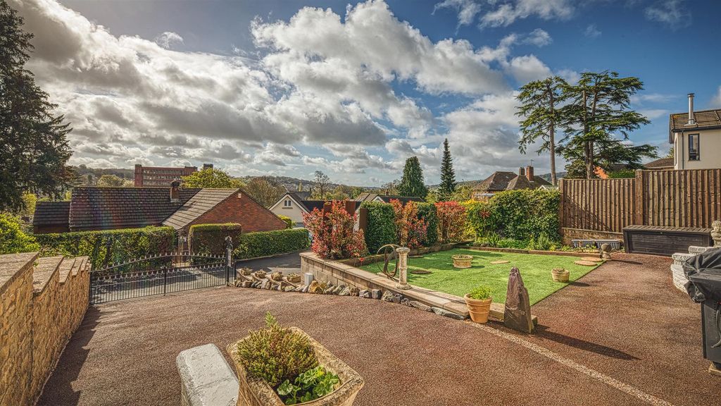 Property photo 2 of 27 E92A7144_Hdr.Jpg