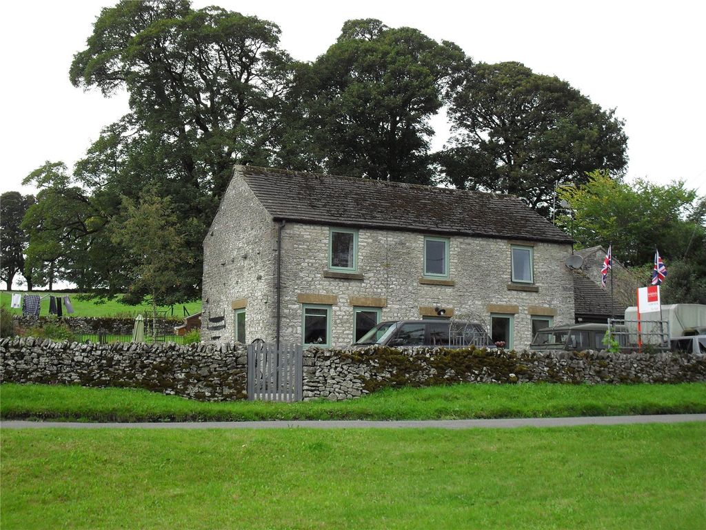 Property photo 1 of 18 Front