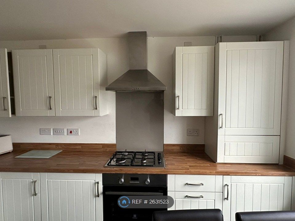 Property photo 3 of 12 Fridge Freezer, Dishwasher, Gas Burner &amp; Oven