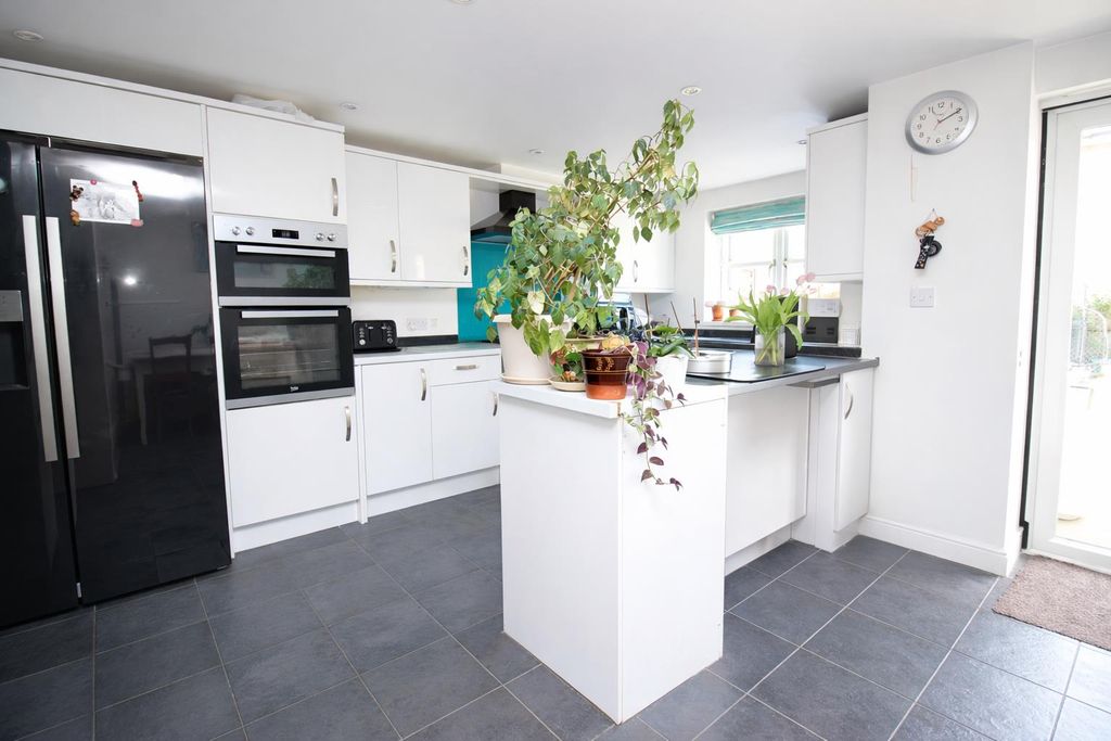 Property photo 2 of 15 11.Png