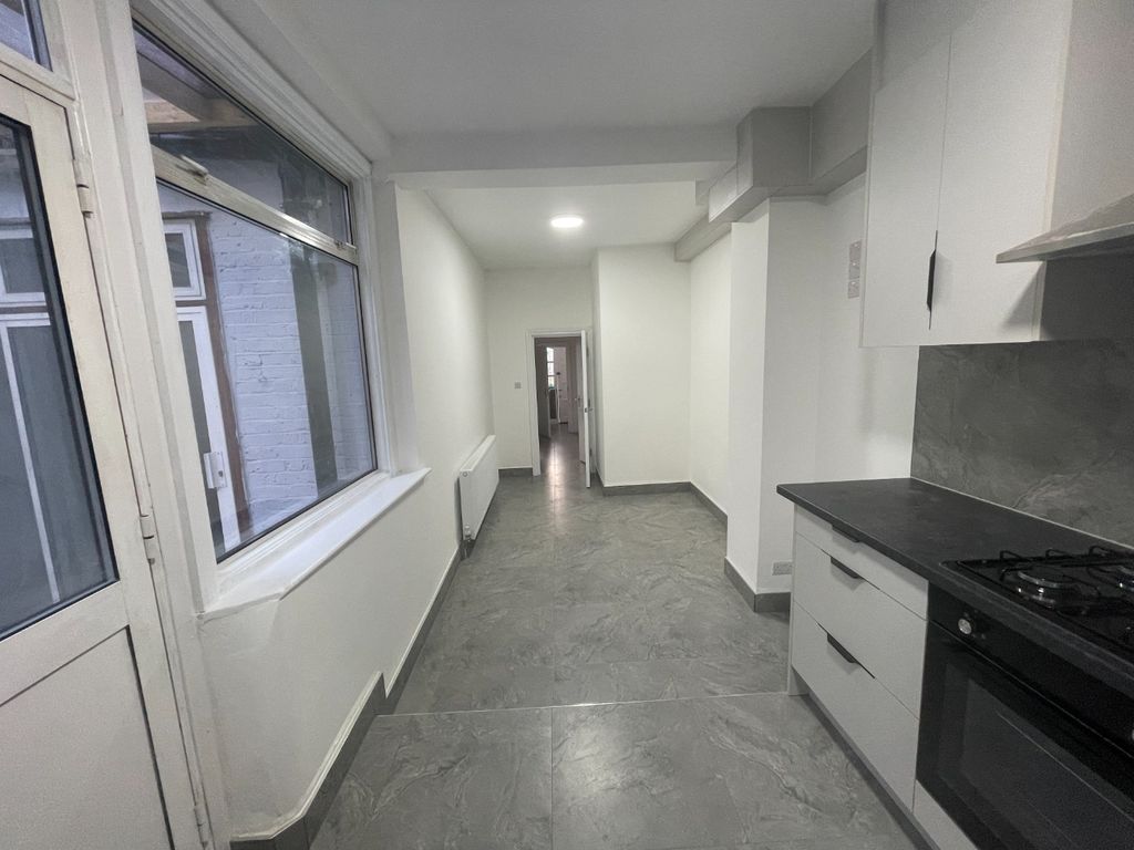 Property photo 3 of 12 3392783