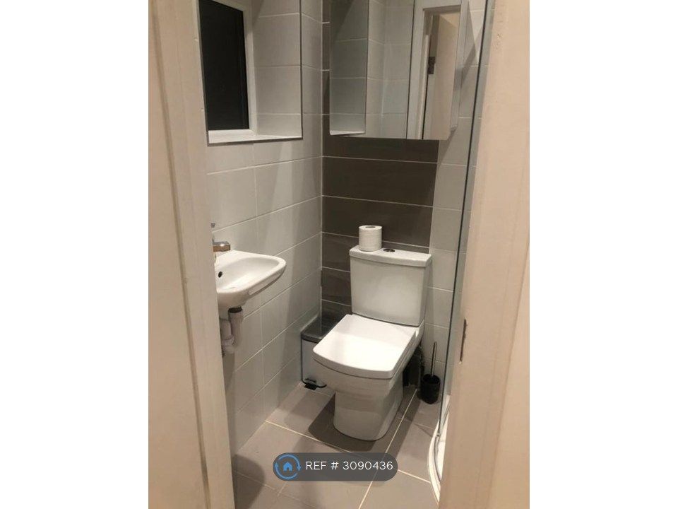 Property photo 3 of 6 Toilet And Bathroom