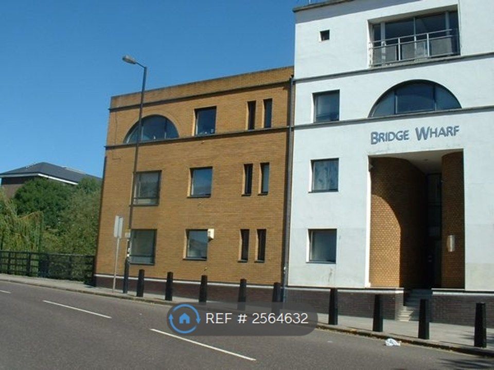 Property photo 1 of 13 Entrance To Bridge Wharf