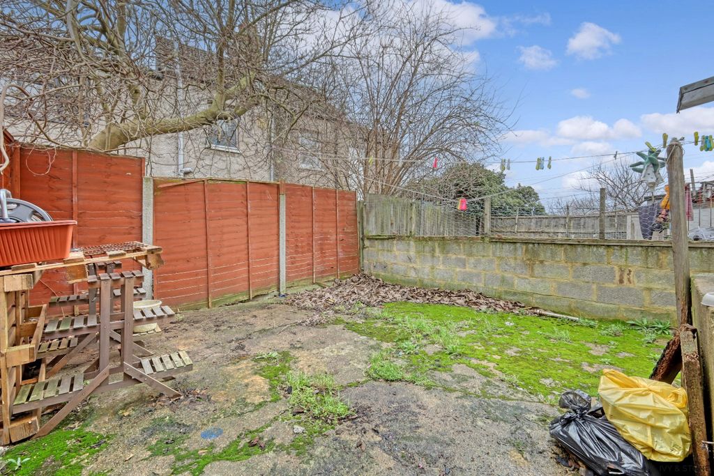 Property photo 2 of 13 3796233