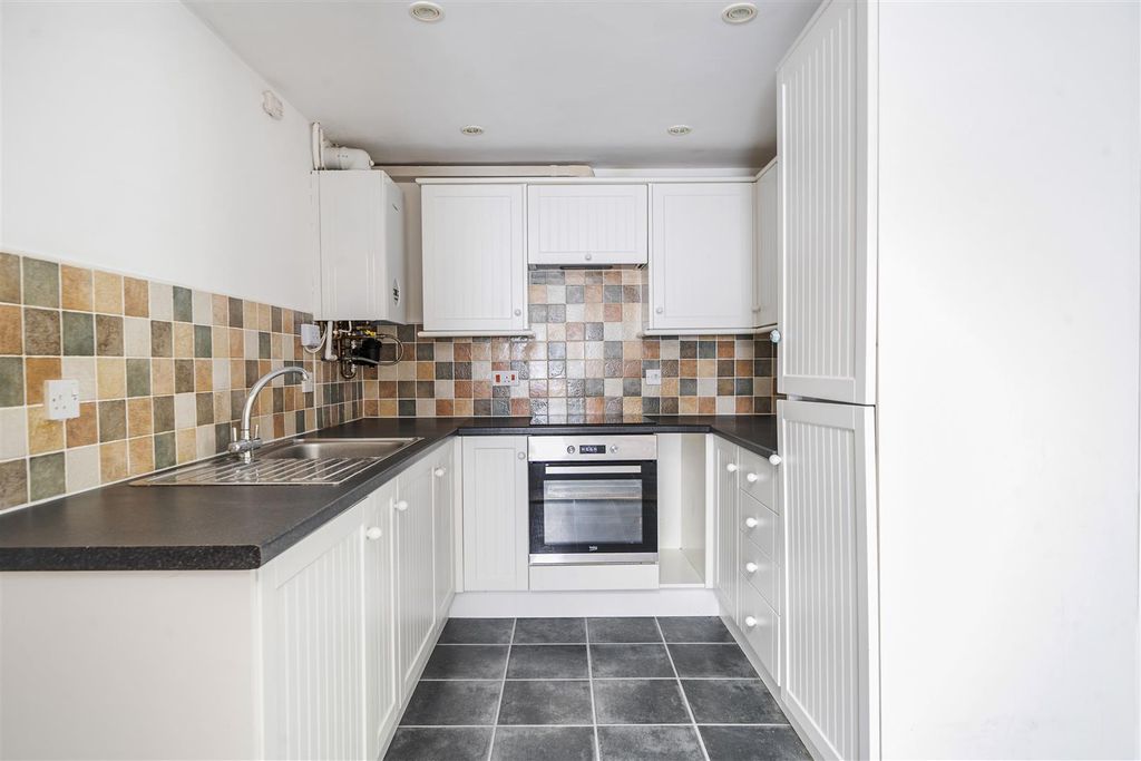 Property photo 1 of 11 Kitchen.Jpg