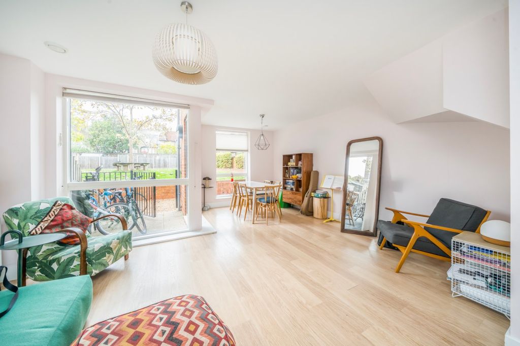 Property photo 3 of 9 Reception