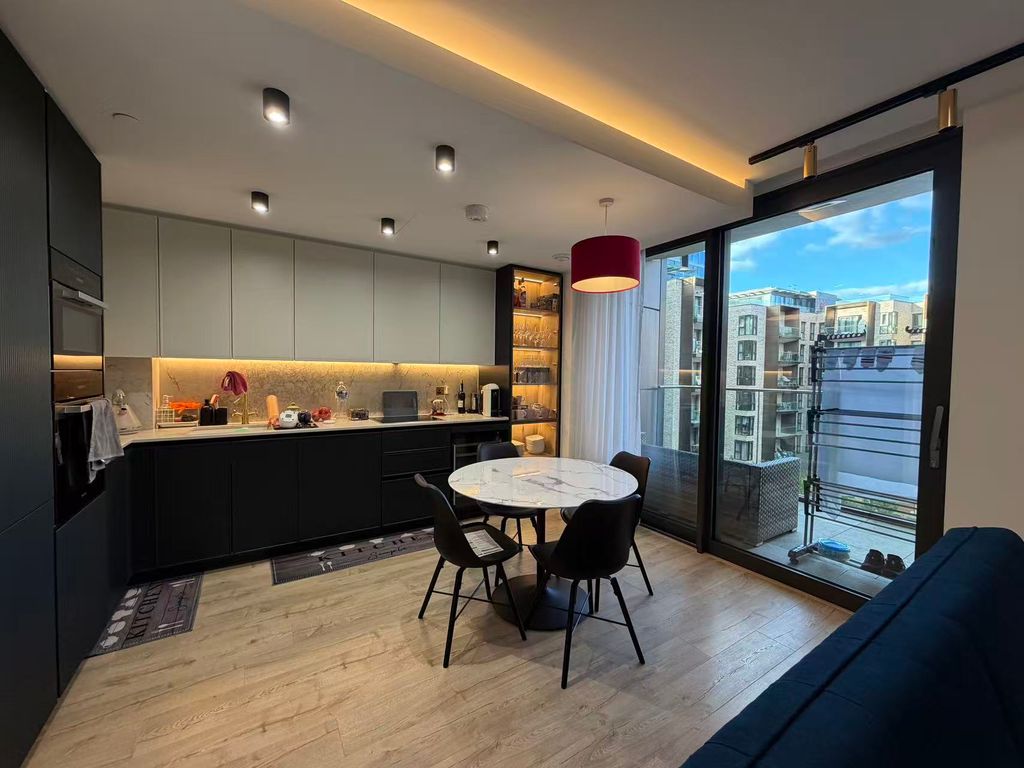 Property photo 2 of 31