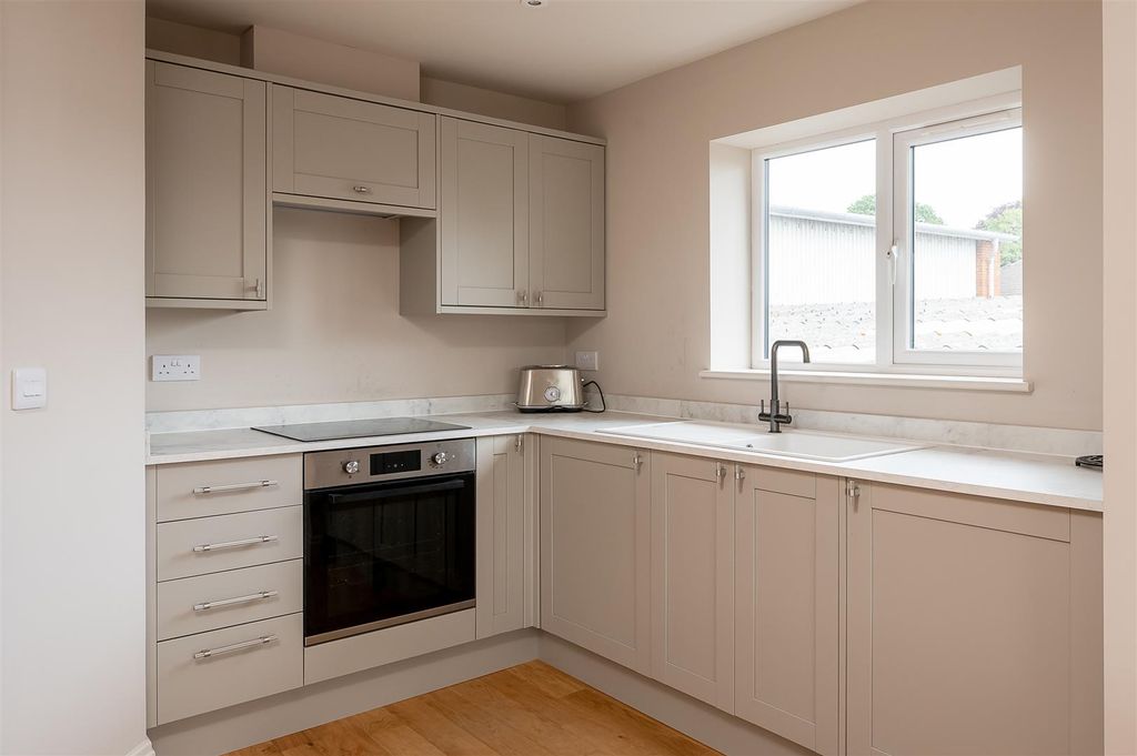 Property photo 2 of 10 Kitchen