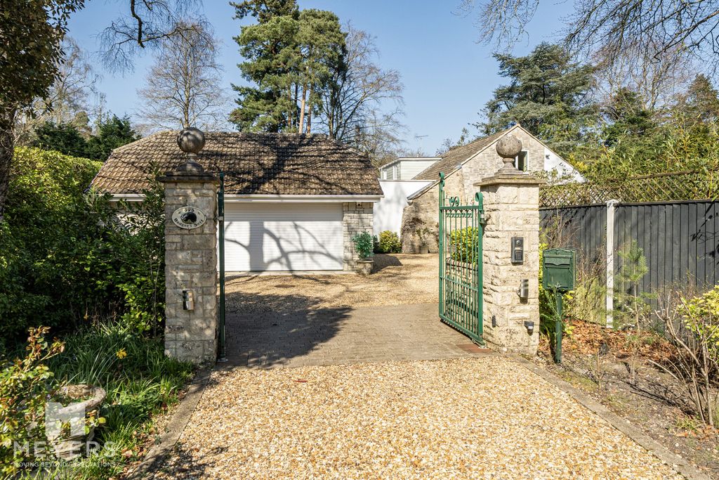 Property photo 2 of 25