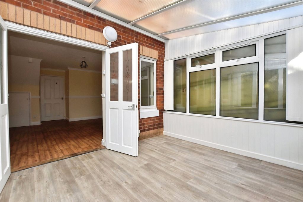 Property photo 3 of 16 Conservatory