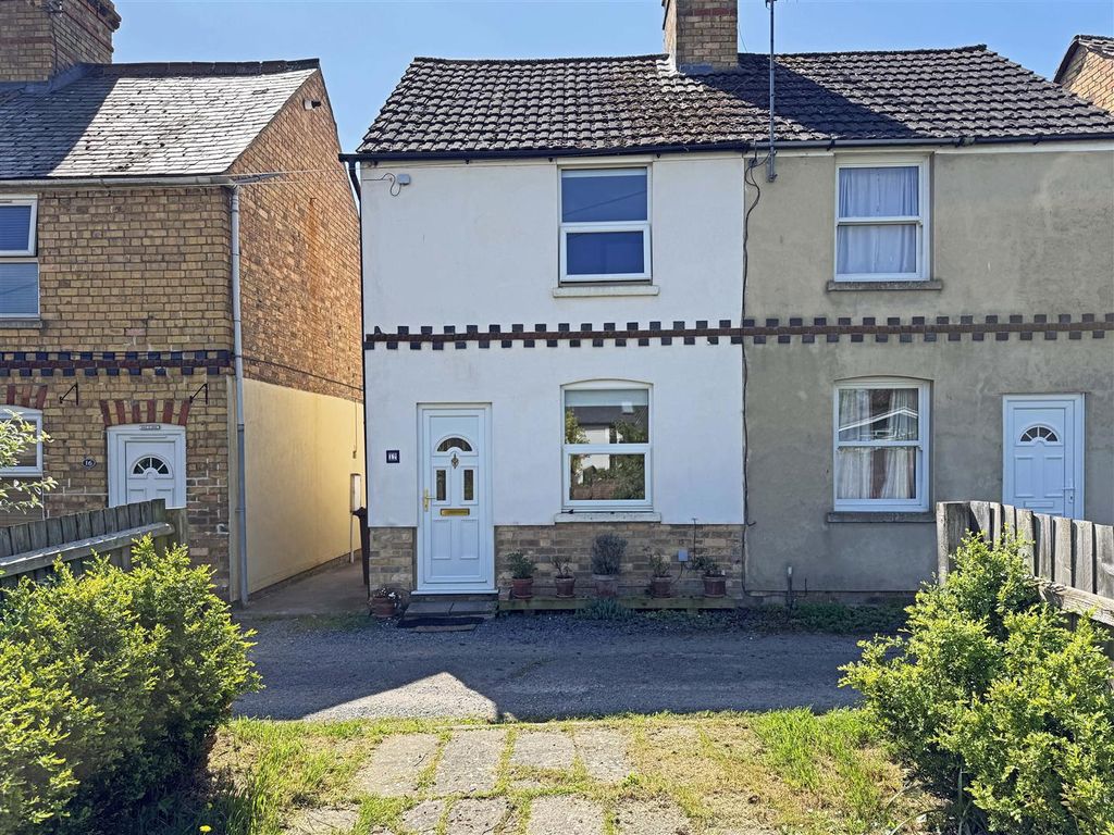 Property photo 1 of 12 Zebra Cottages, Stamford