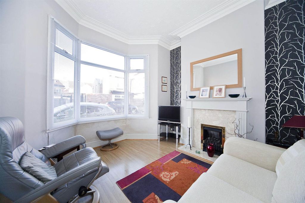 Property photo 2 of 17