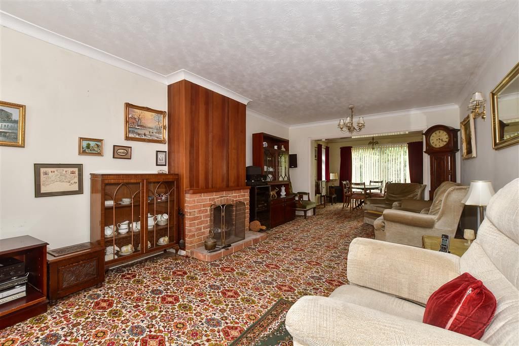 Property photo 2 of 14 Lounge