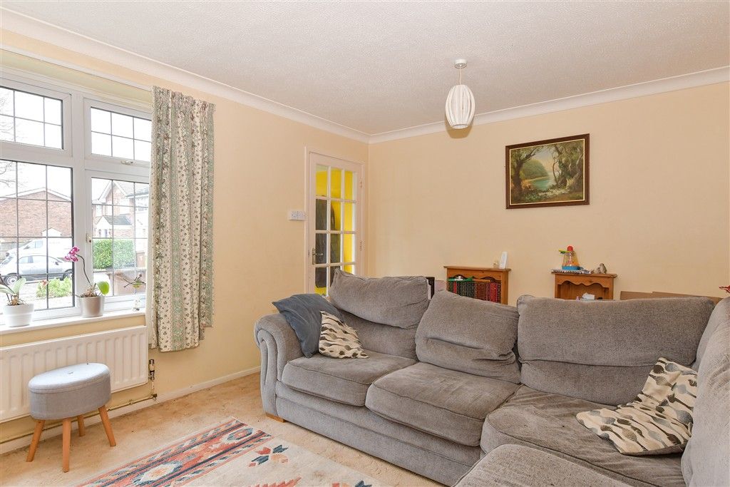 Property photo 2 of 8 Lounge