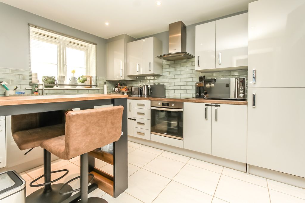 Property photo 2 of 12 Kitchen/Breakfast Room