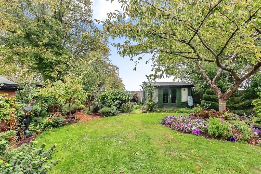 Property photo 2 of 20