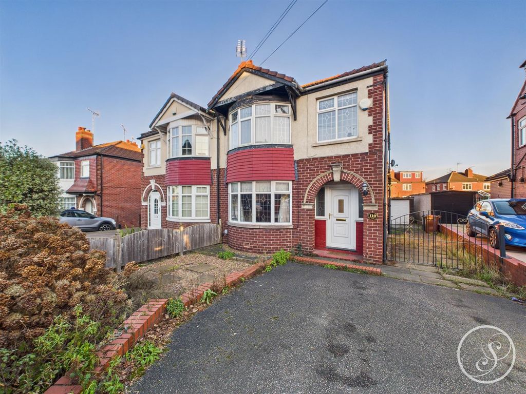 Property photo 1 of 16 Outside