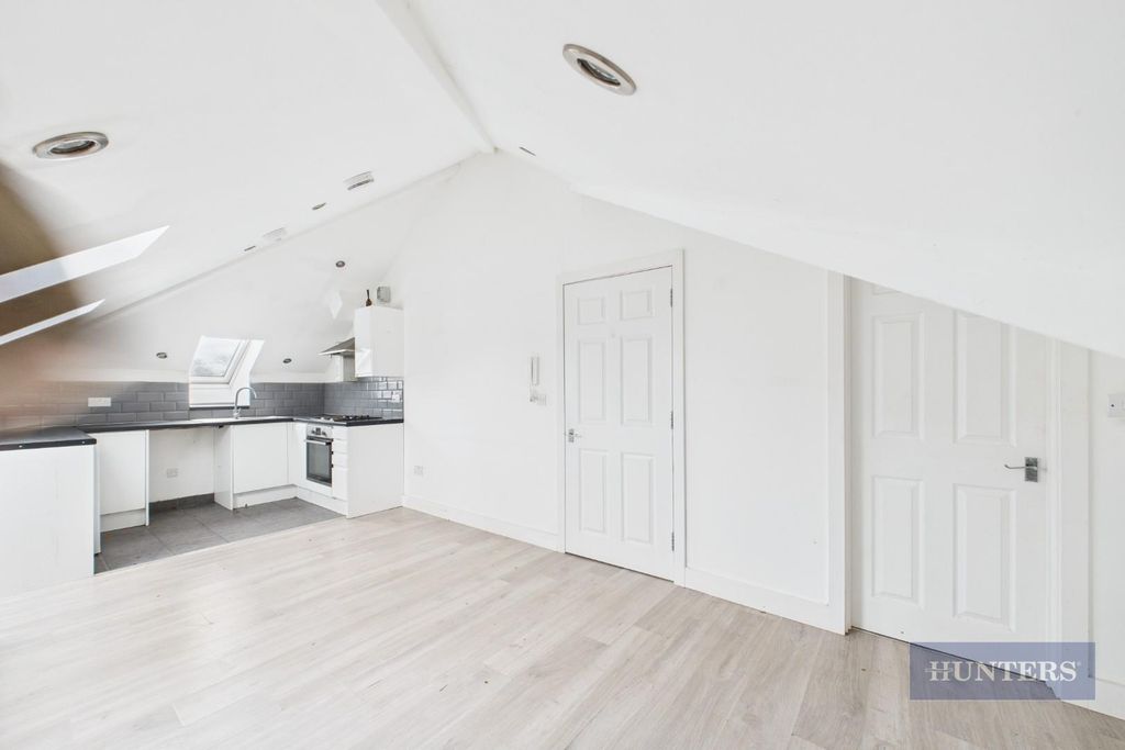 Property photo 3 of 7 Cam05152G0-Pr0335-Still006.Jpg