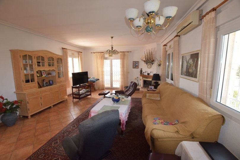 Property photo 2 of 20