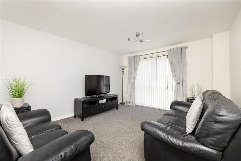 Property photo 2 of 31