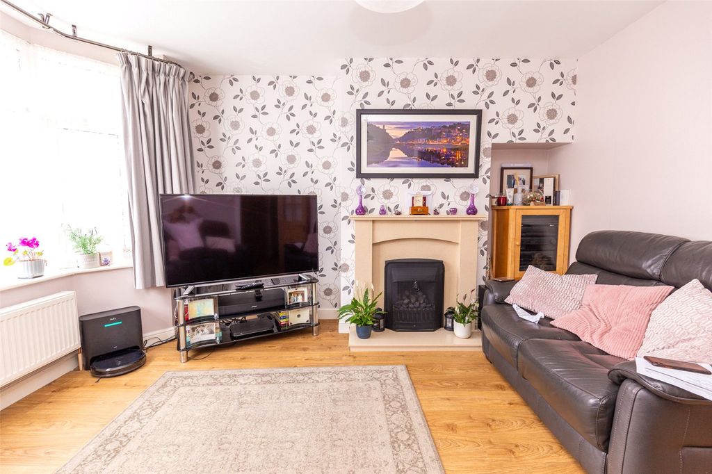 Property photo 3 of 22 Picture No. 11