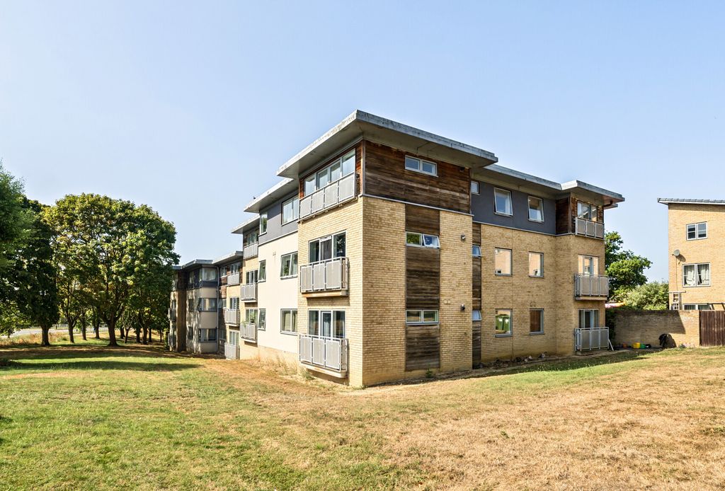 Property photo 1 of 10 1327692-4-68835ee...