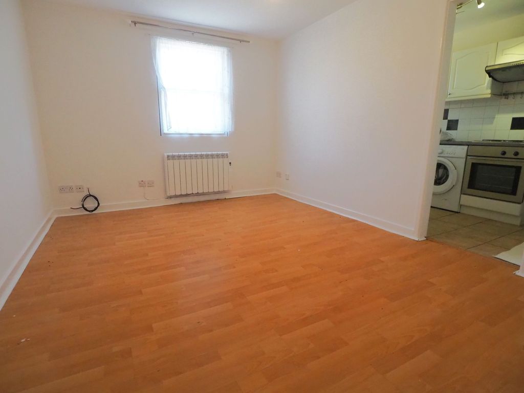 Property photo 3 of 6 Living Room