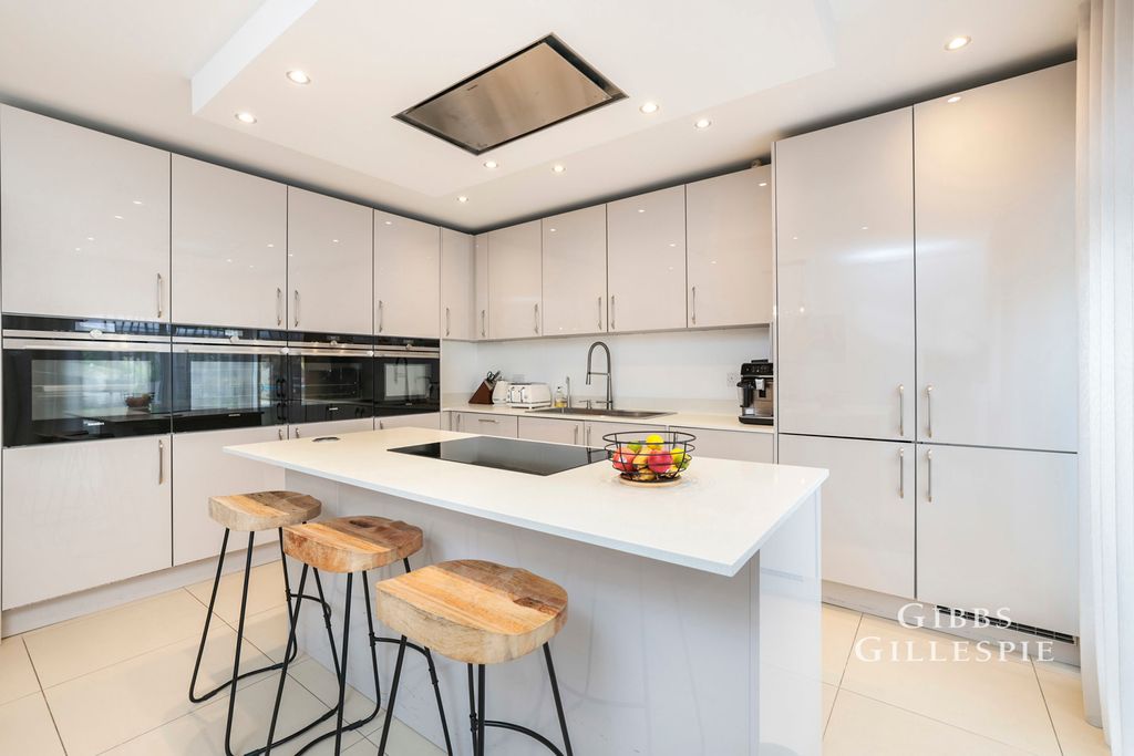 Property photo 3 of 18 Pbox-Img.Jpg