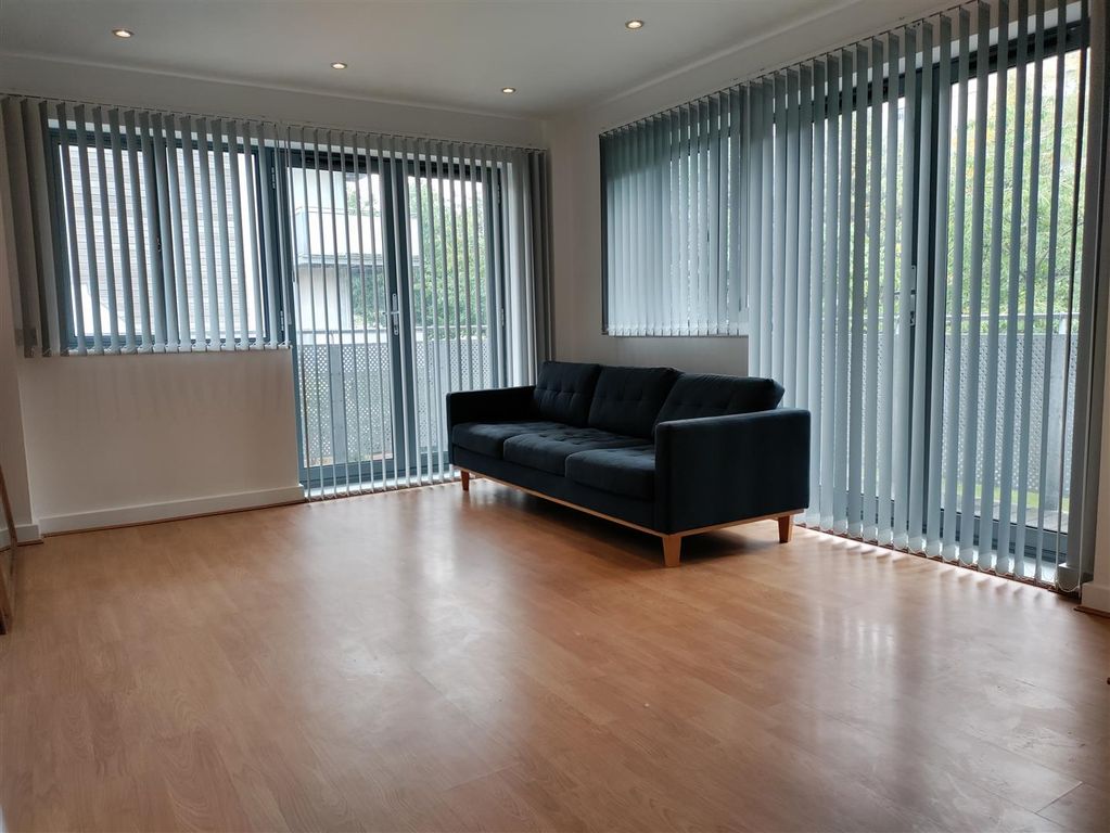 Property photo 2 of 13 Lounge.Jpg