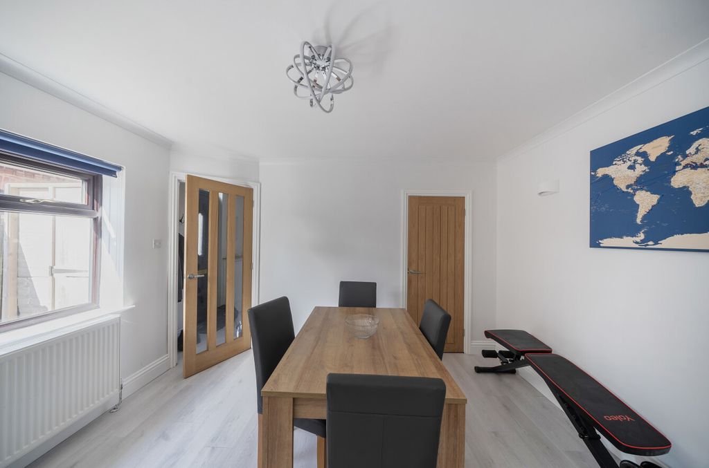 Property photo 3 of 22 1417795-20-699Eeb...