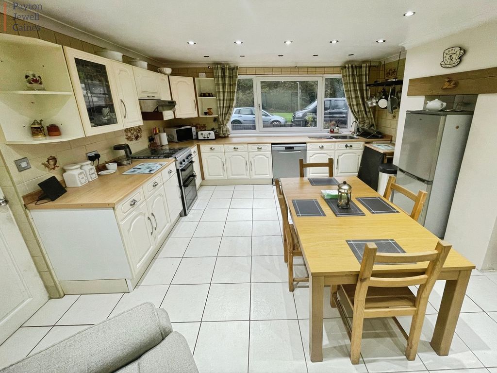 Property photo 3 of 11 Not Specified