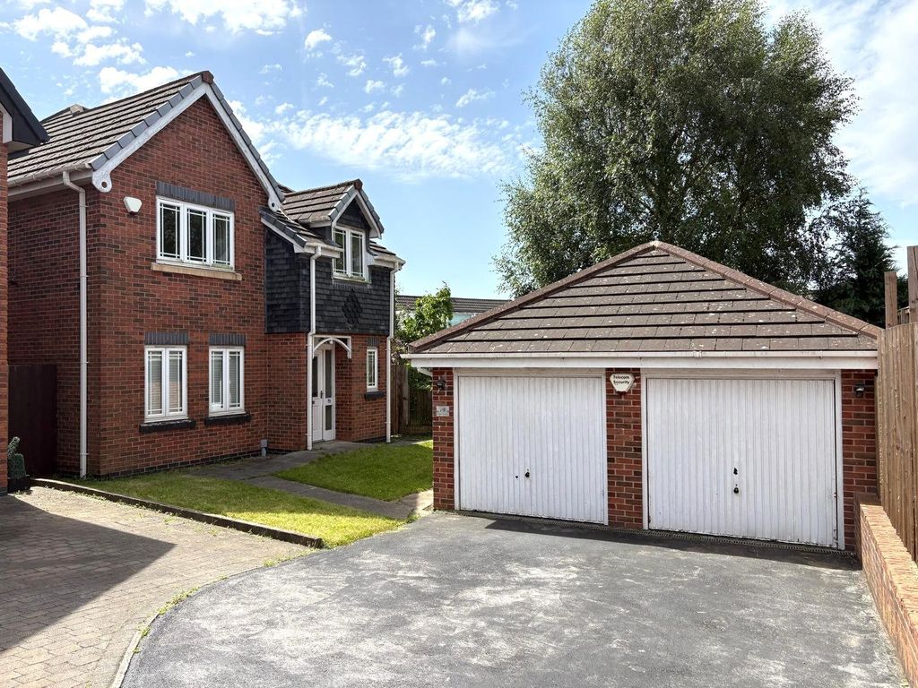 Property photo 1 of 19 79 Kirkwood Close