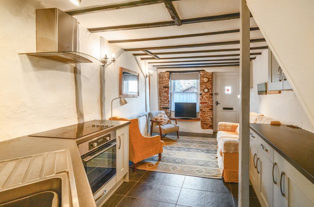 Property photo 3 of 22 1349538-16-68Bed9...