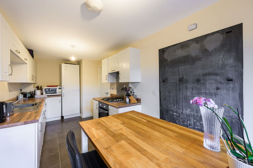 Property photo 3 of 24 Kitchen