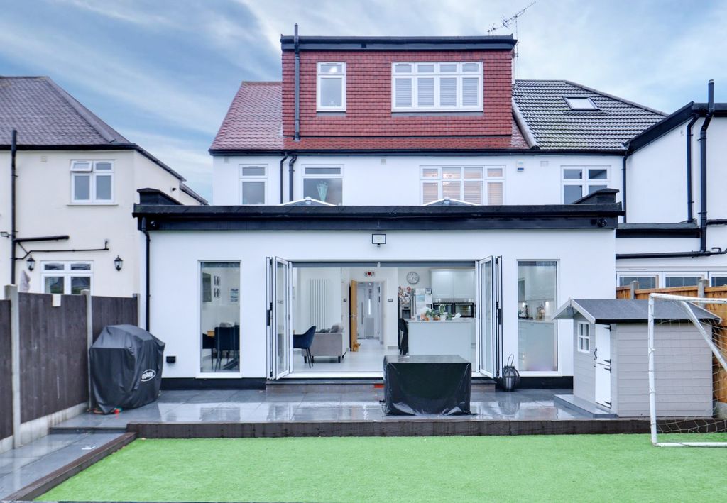 Property photo 2 of 33