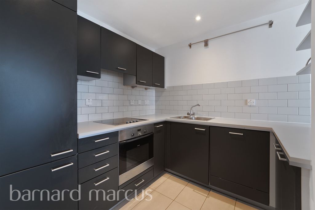 Property photo 2 of 8 Kitchen