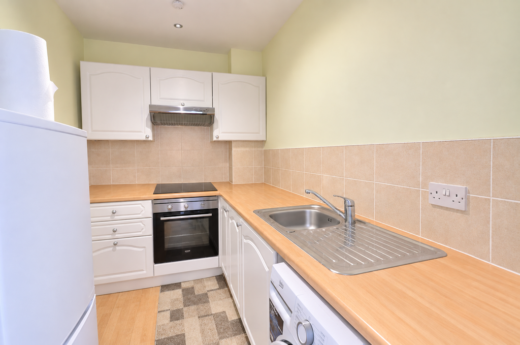 Property photo 2 of 6 Kitchen
