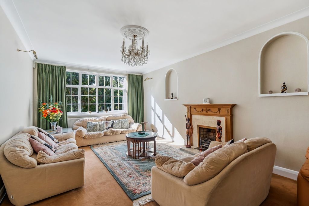 Property photo 2 of 32