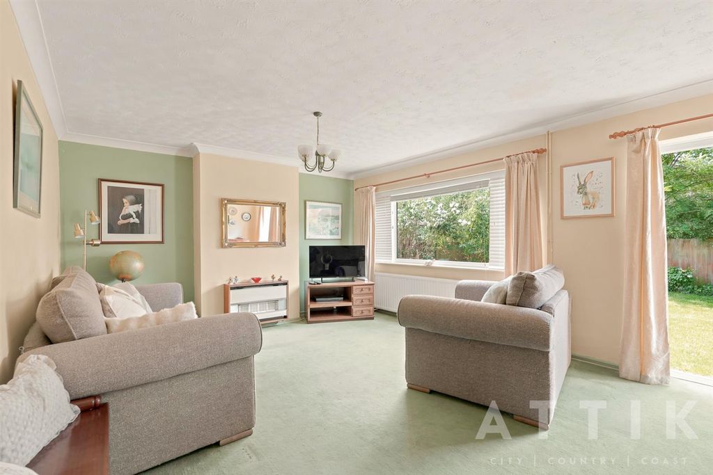 Property photo 2 of 31 Larwood_Way_024.Jpg