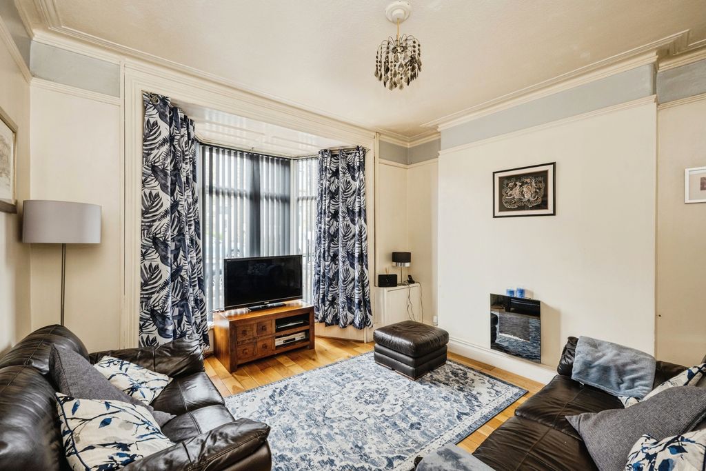 Property photo 3 of 20 Pbox-Img.Jpg