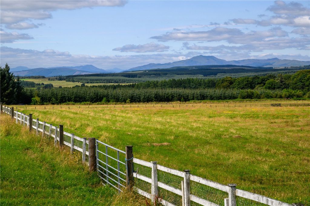 Property photo 3 of 24 Fields