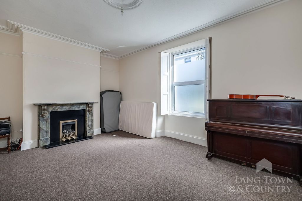Property photo 3 of 23