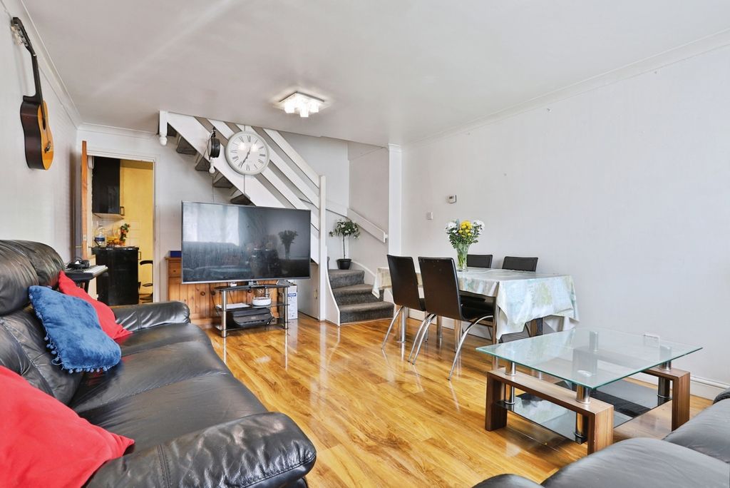 Property photo 3 of 12 Pbox-Img.Jpg