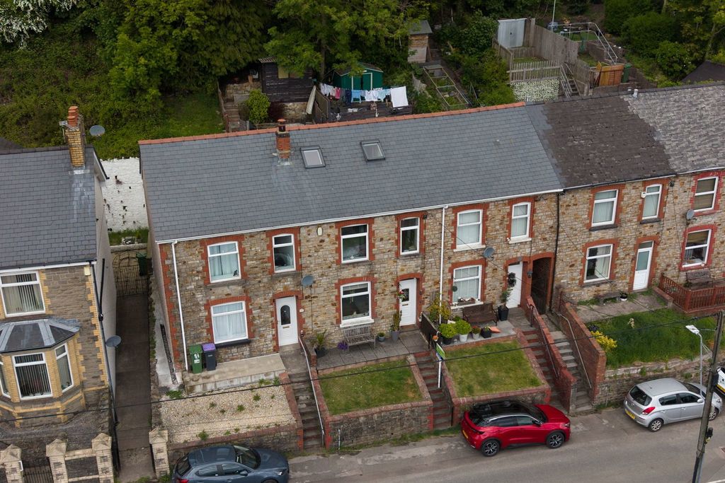 Property photo 1 of 28
