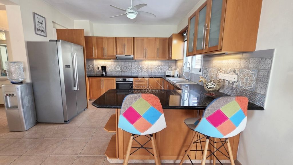 Property photo 3 of 48