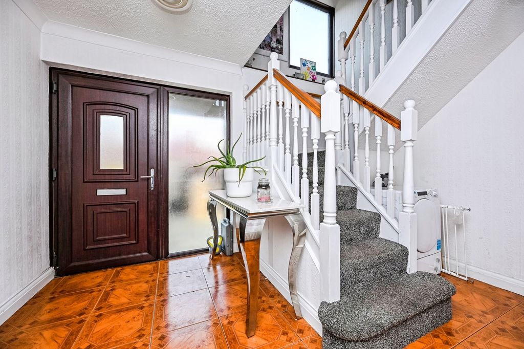 Property photo 2 of 12 Pbox-Img.Jpg